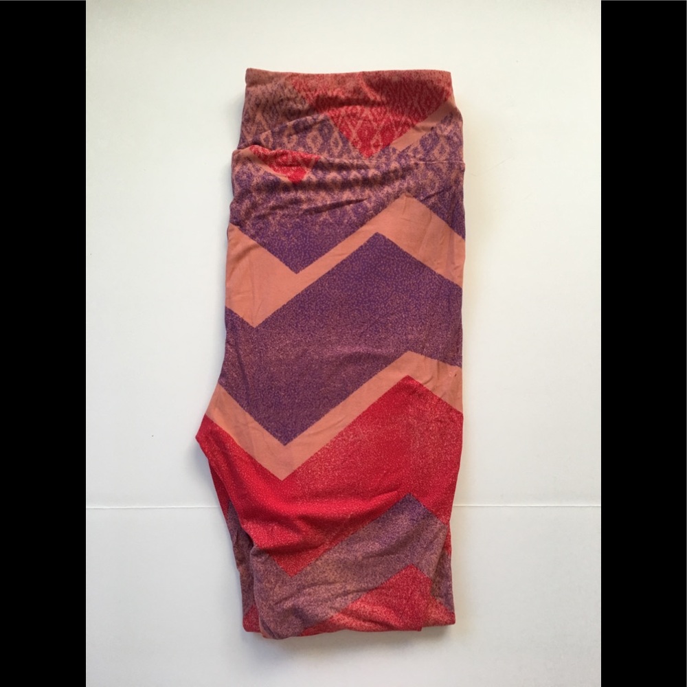 LuLaRoe Tall & Curvy Leggings